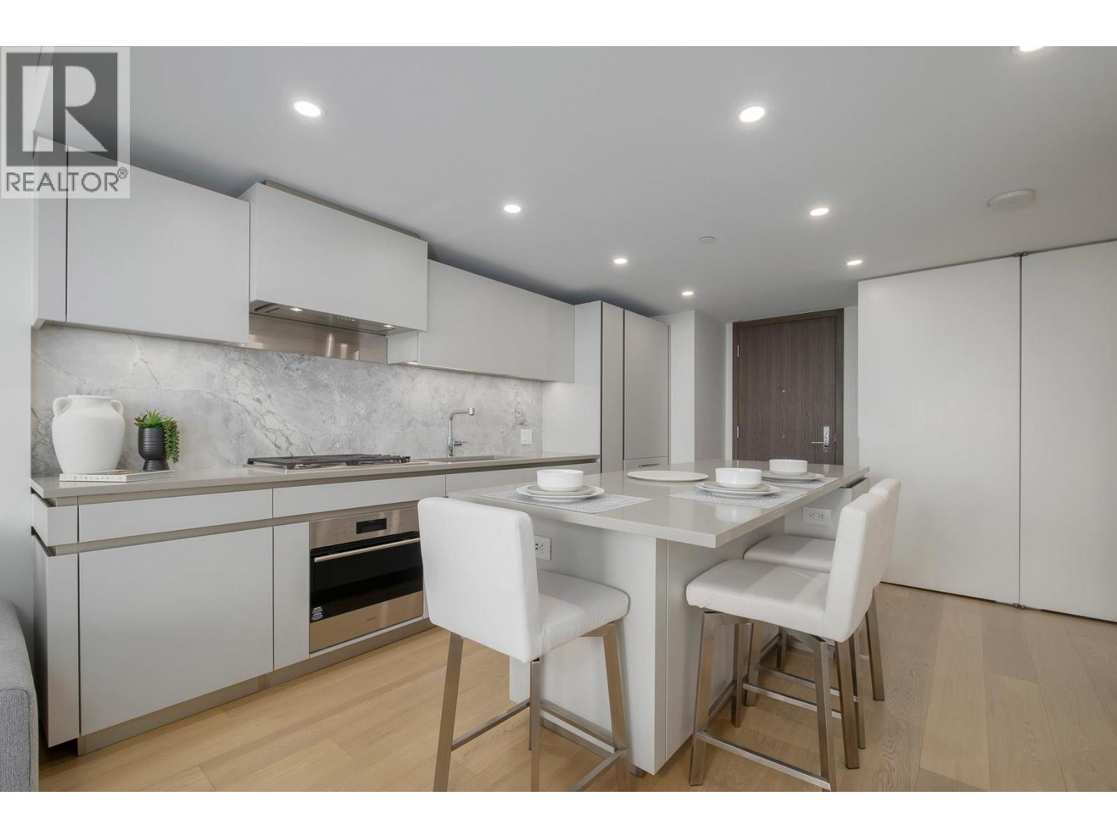 2404 889 PACIFIC STREET, Vancouver