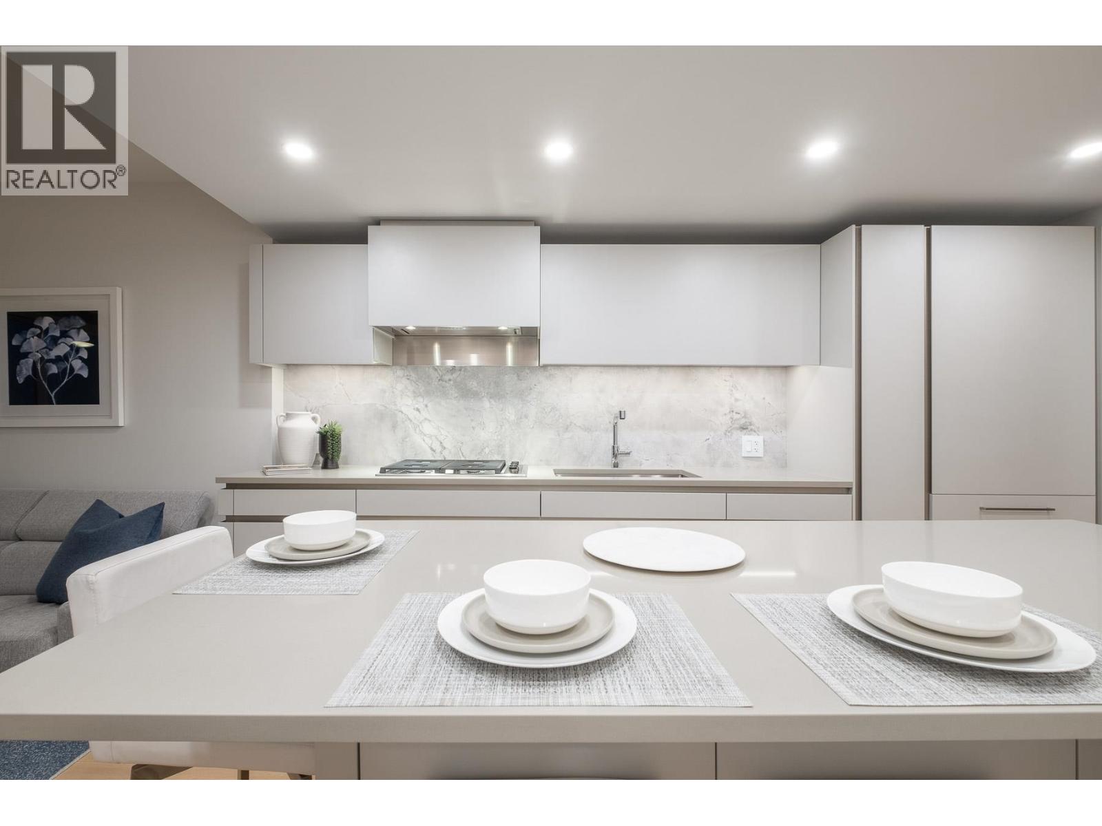 2404 889 PACIFIC STREET, Vancouver