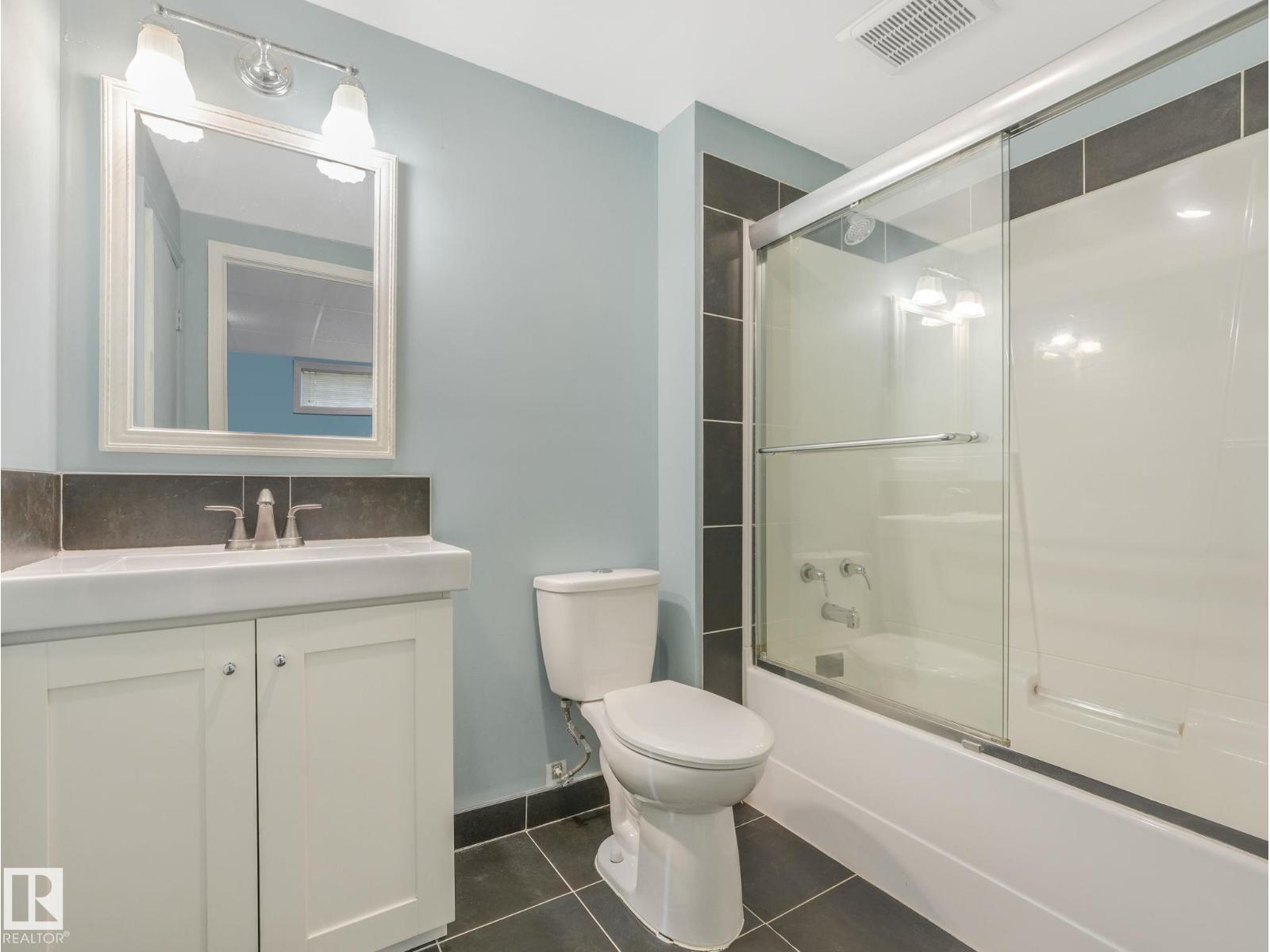 11643 76 AV NW - 31