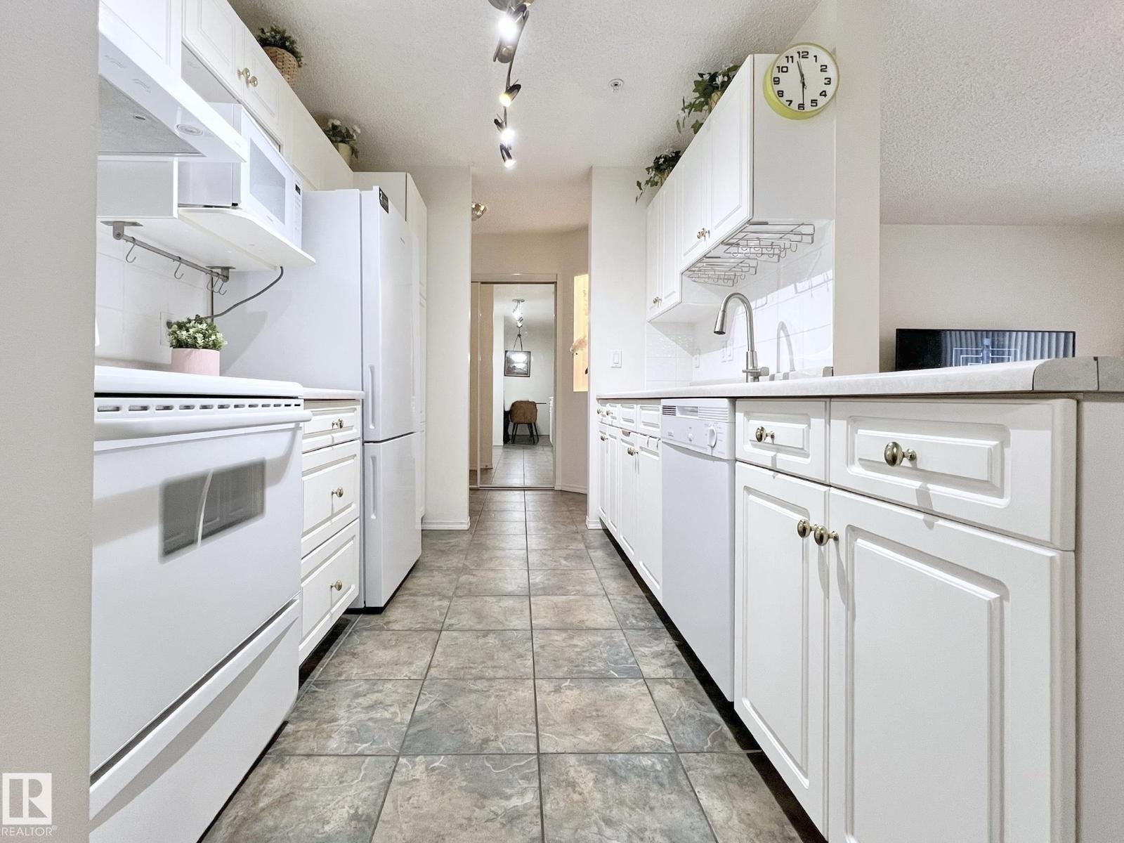 #110 10511 42 AV NW - 14