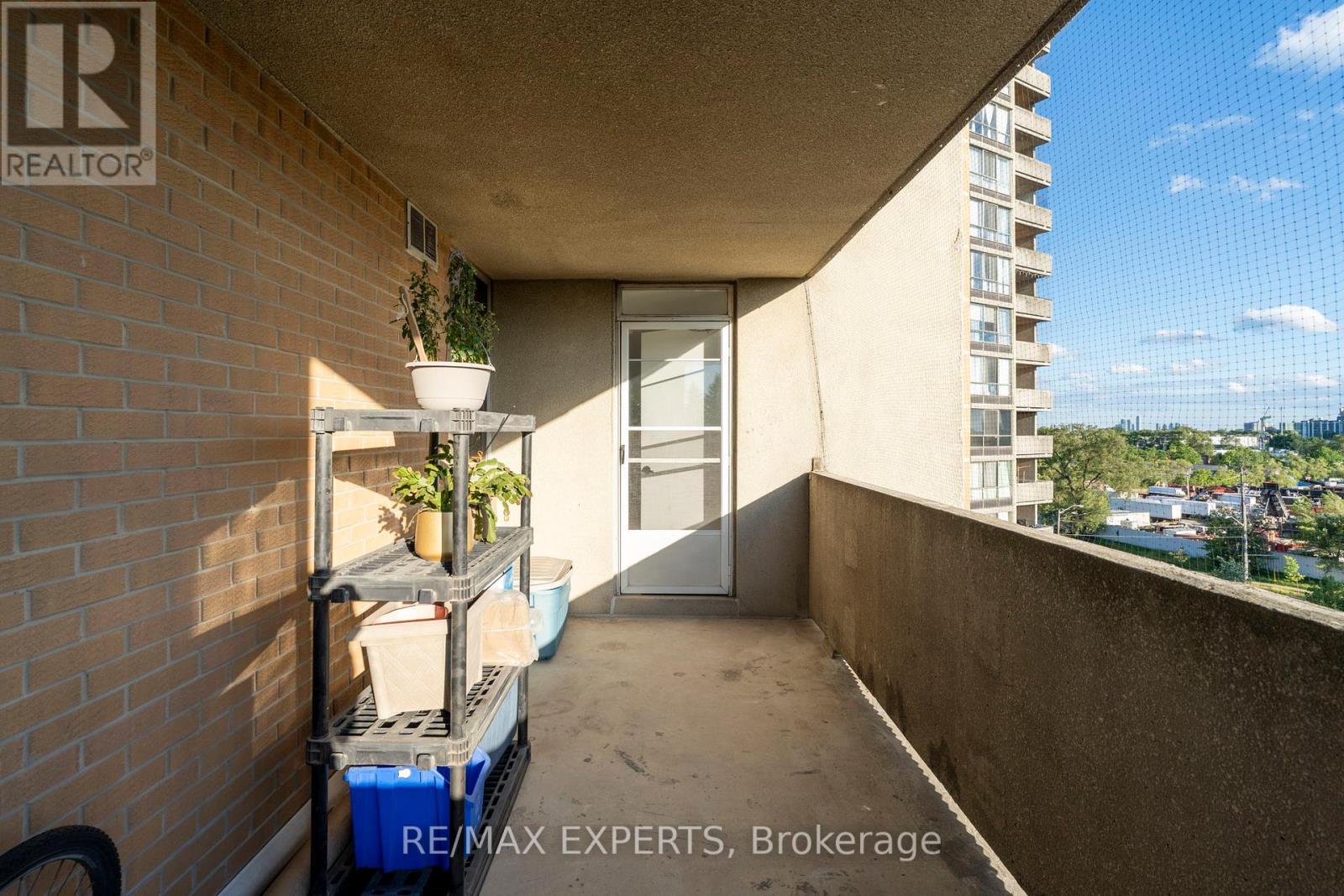 #803 10 MARTHA EATON WAY - 22