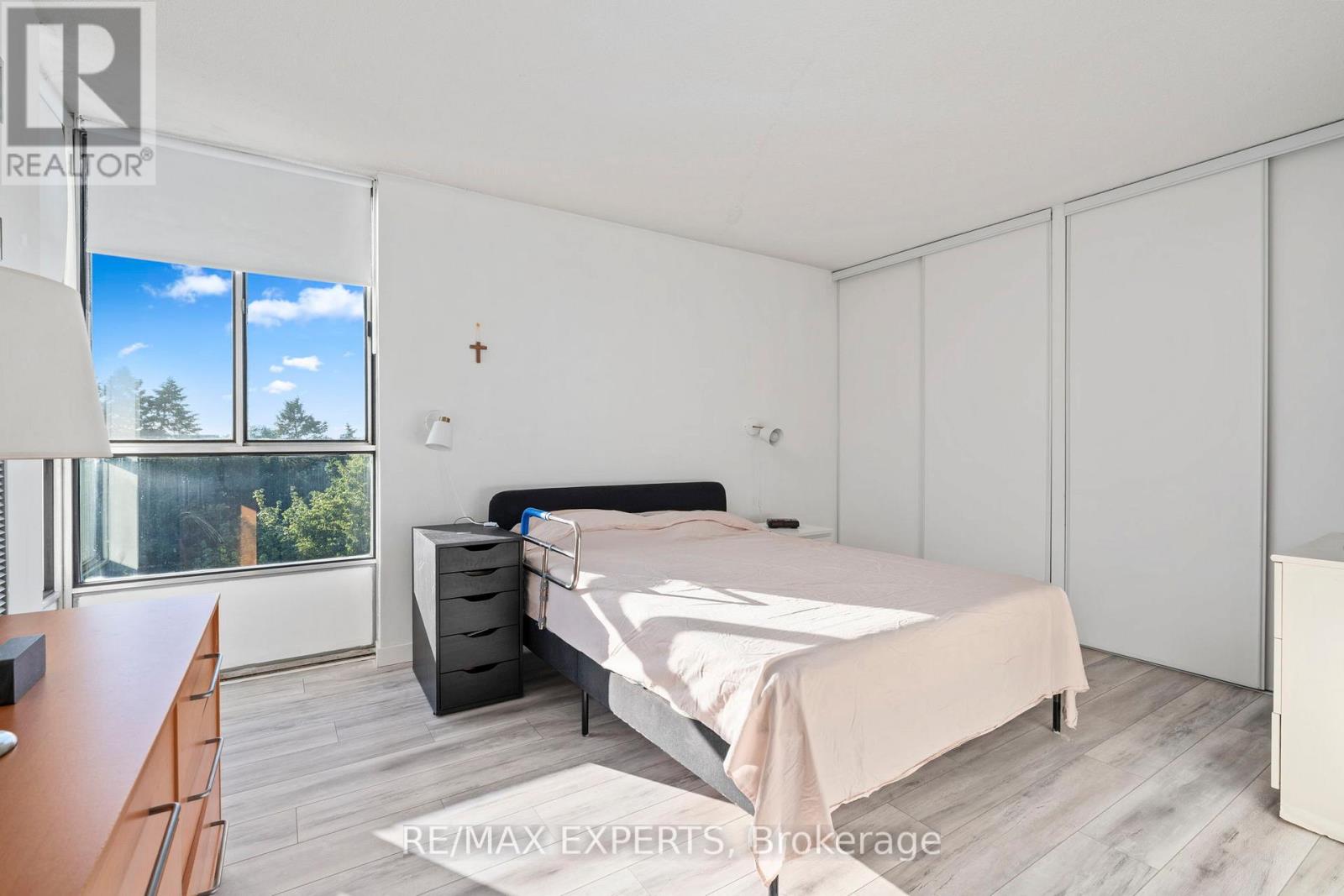 #803 10 MARTHA EATON WAY - 16