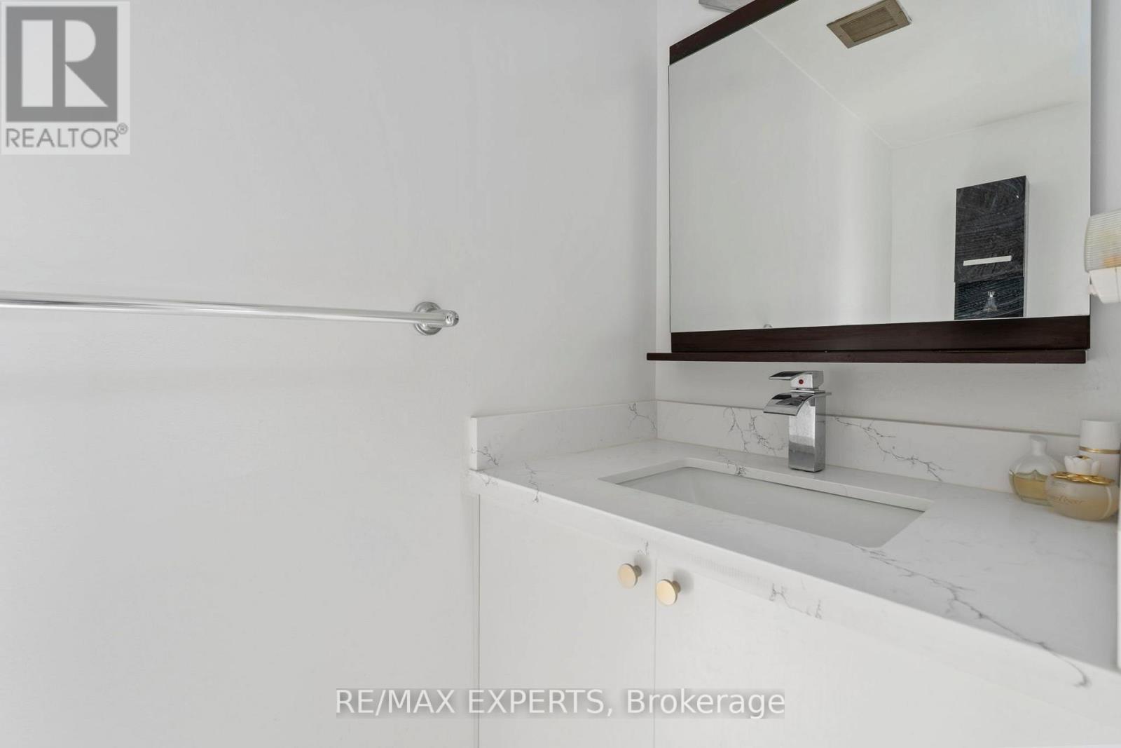 #803 10 MARTHA EATON WAY - 17