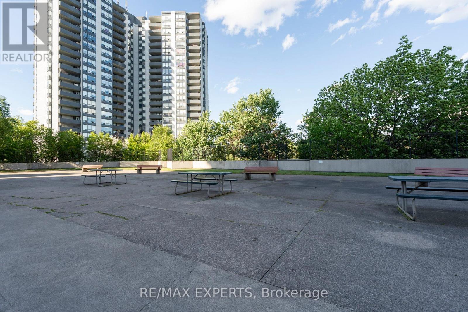 #803 10 MARTHA EATON WAY - 27