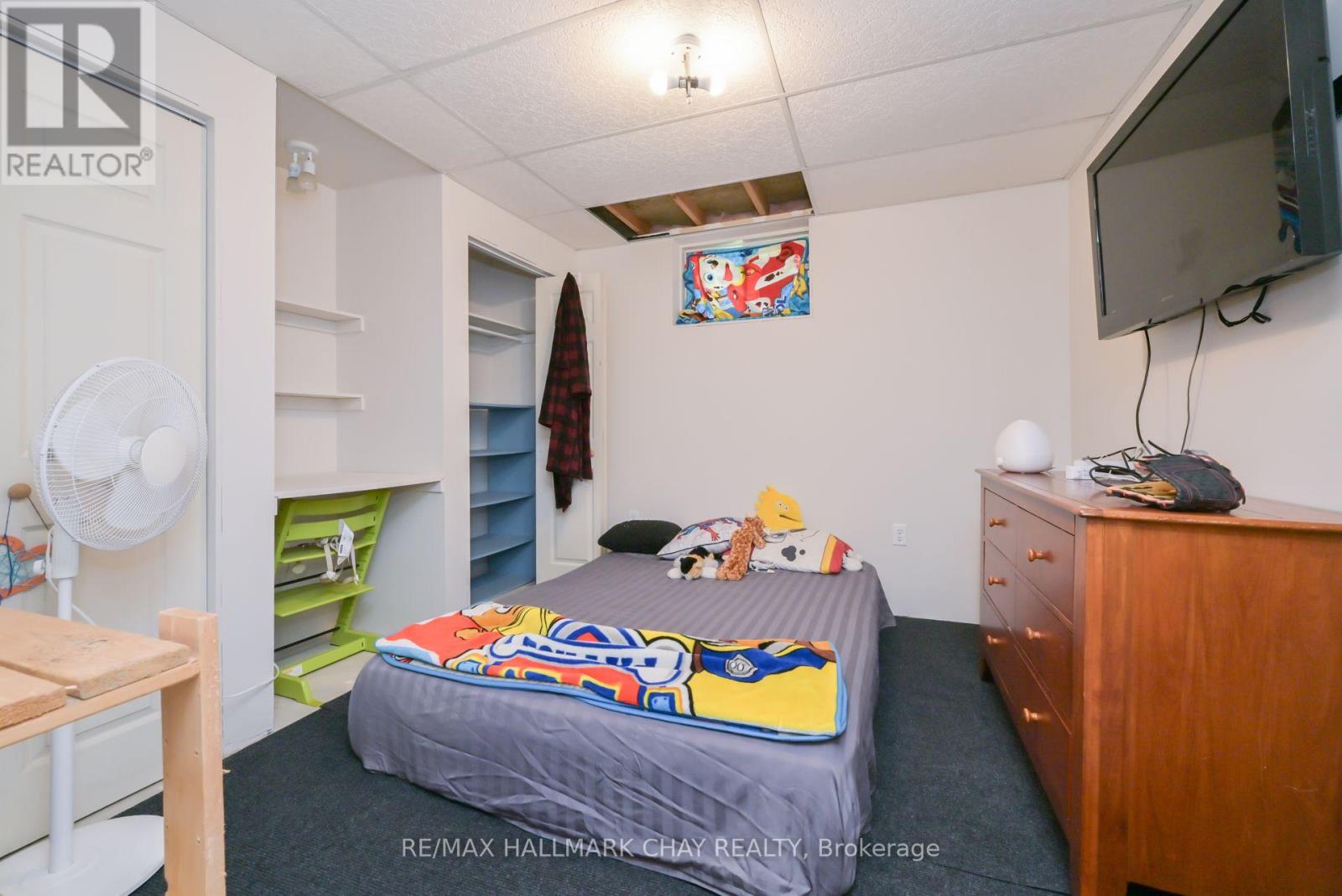 16 BRIAN CRESCENT - 23