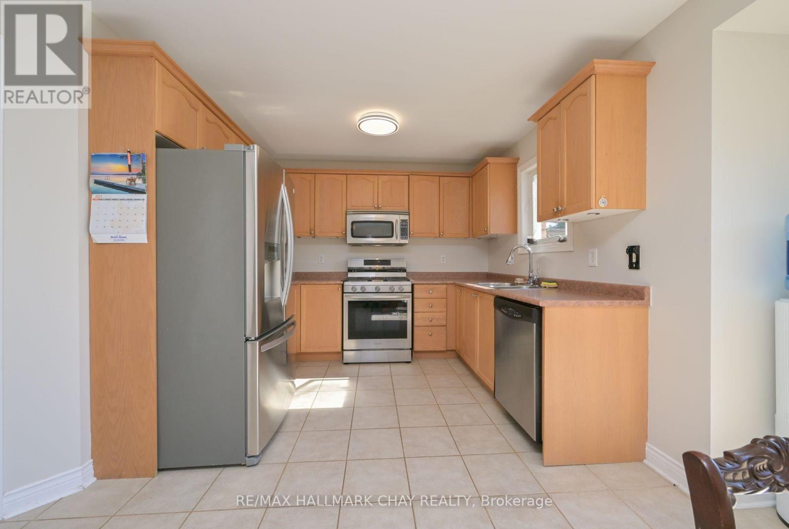 16 BRIAN CRESCENT - 9
