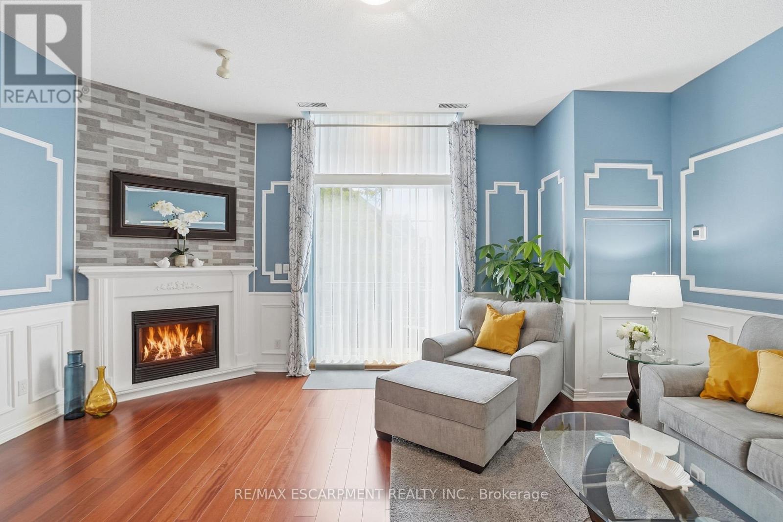 #219 262 DUNDAS STREET E - 14