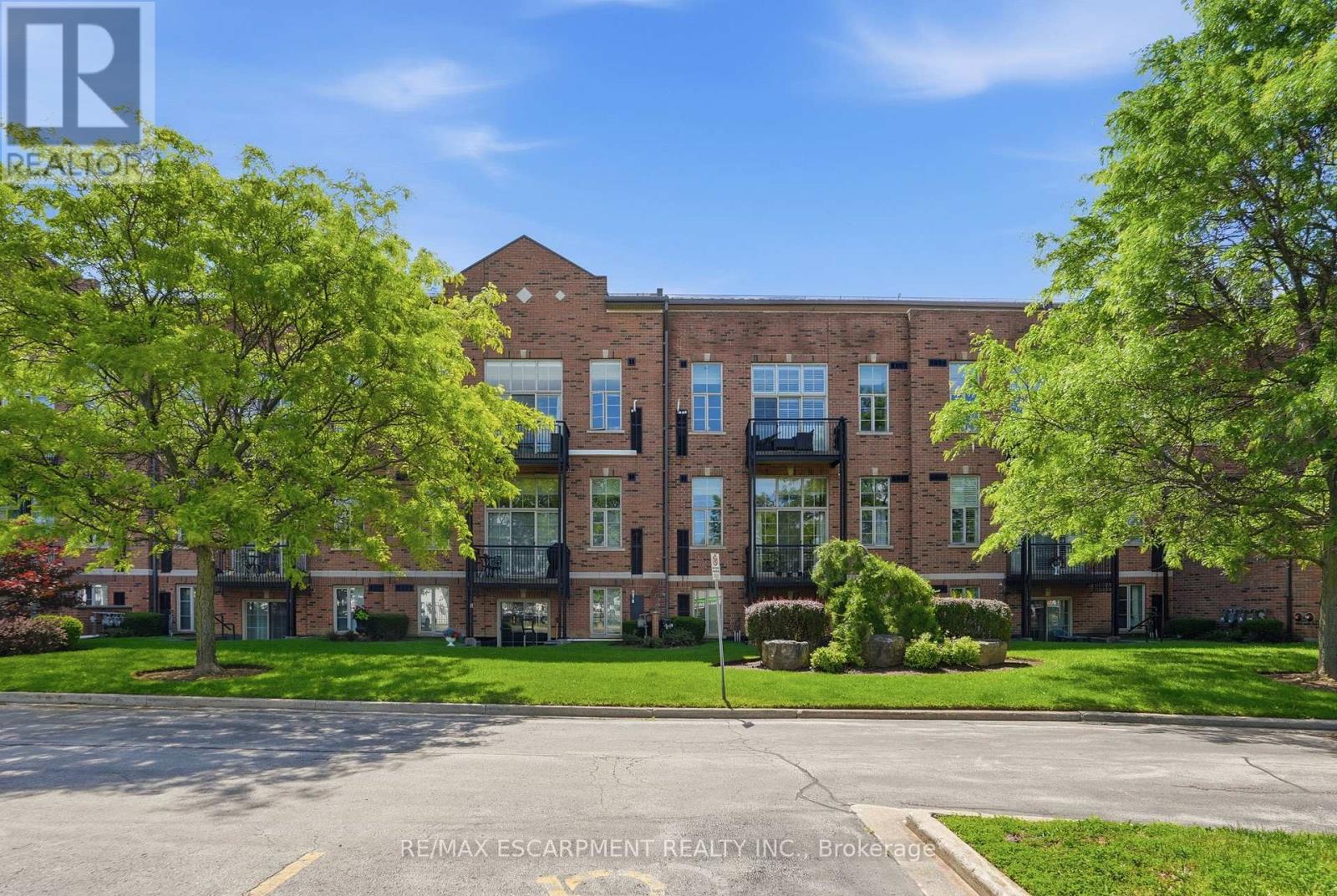 #219 262 DUNDAS STREET E - 27