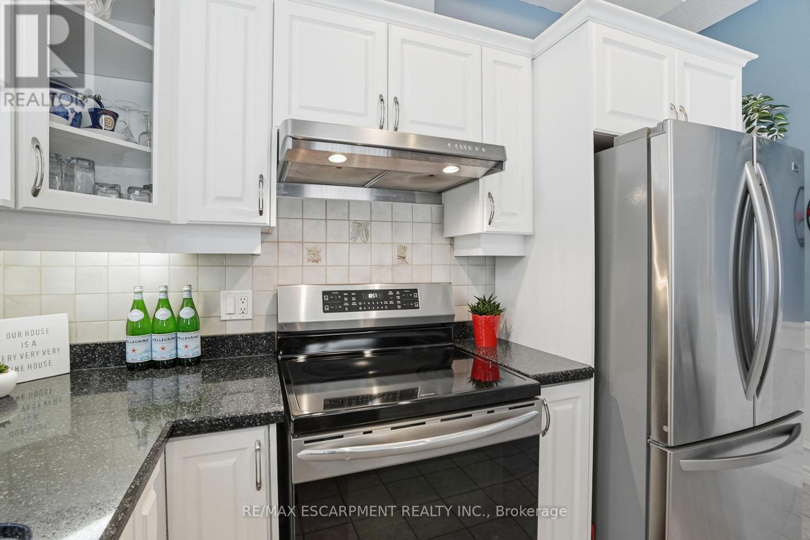 #219 262 DUNDAS STREET E - 9