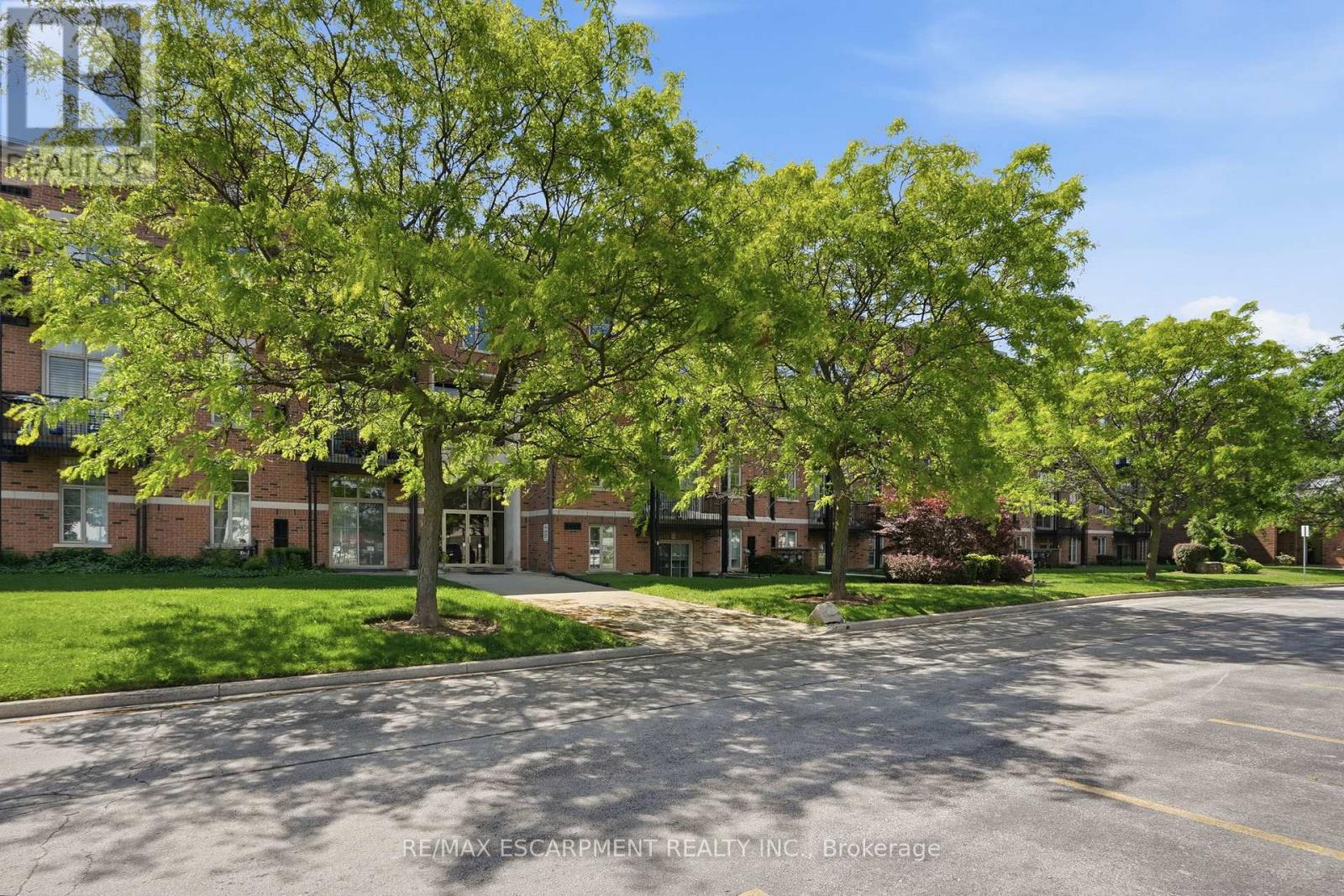 #219 262 DUNDAS STREET E - 26