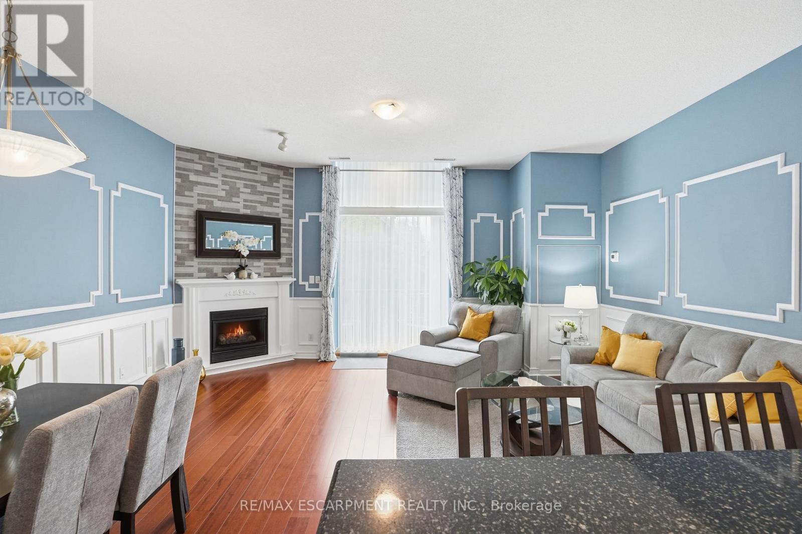 #219 262 DUNDAS STREET E - 10
