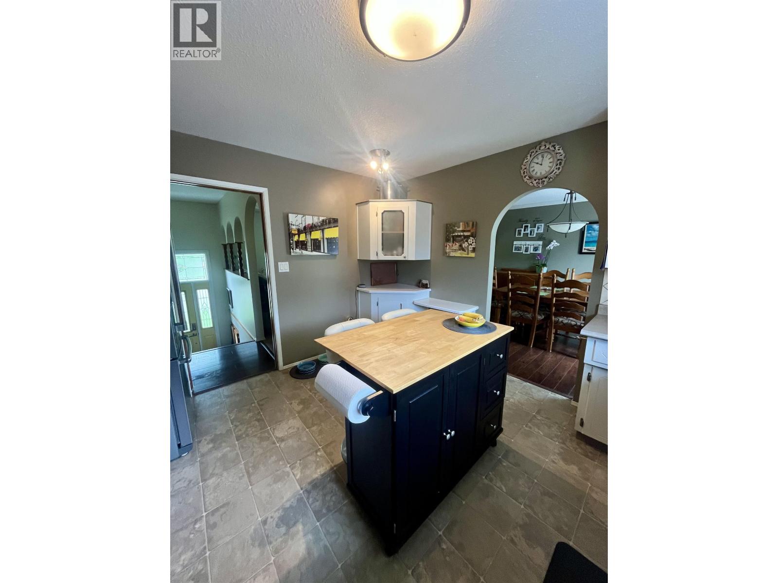 Photo 9 of 21 — 796 SELWYN CRESCENT · Prince George, BC