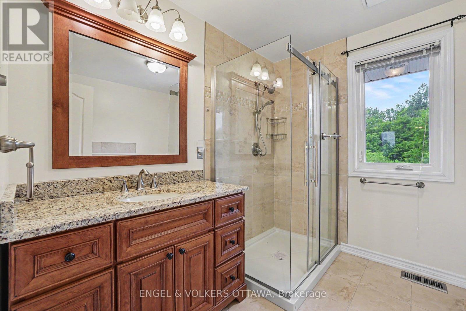 4 Bed, 3 Bath House for Sale in Ottawa – 2025 SIXTH LINE ROAD N, Ottawa – MLS# X13483888 - Image 35