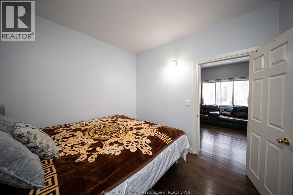 894 UNIVERSITY AVENUE - 13