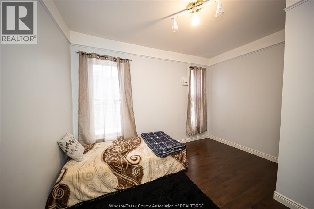 894 UNIVERSITY AVENUE - 27