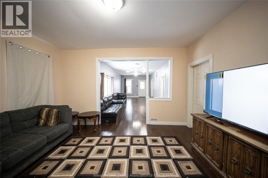 894 UNIVERSITY AVENUE - 4