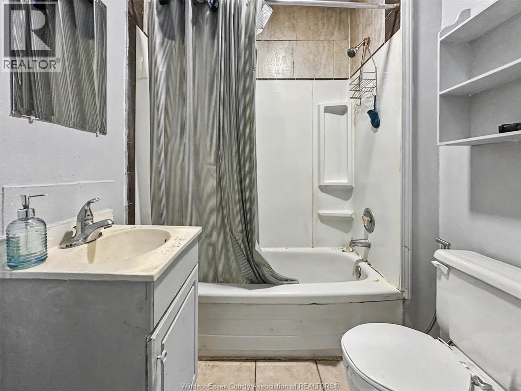 800-808 SHEPHERD STREET East - 43