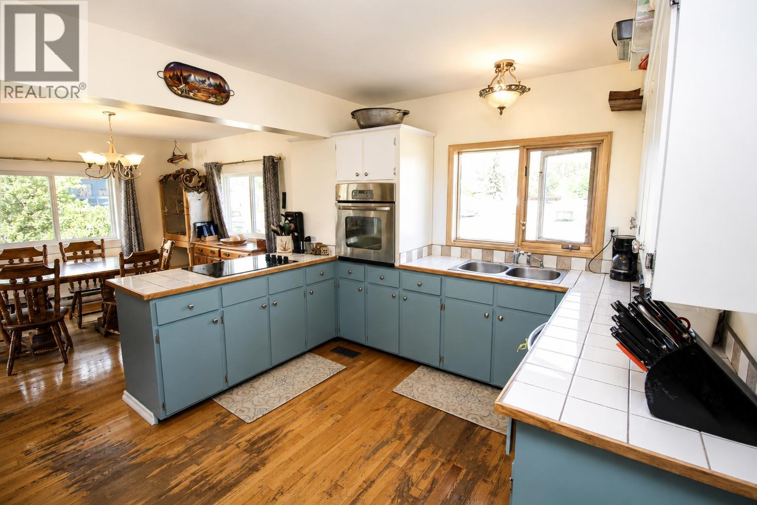 2585 DOMINION AVENUE - 9