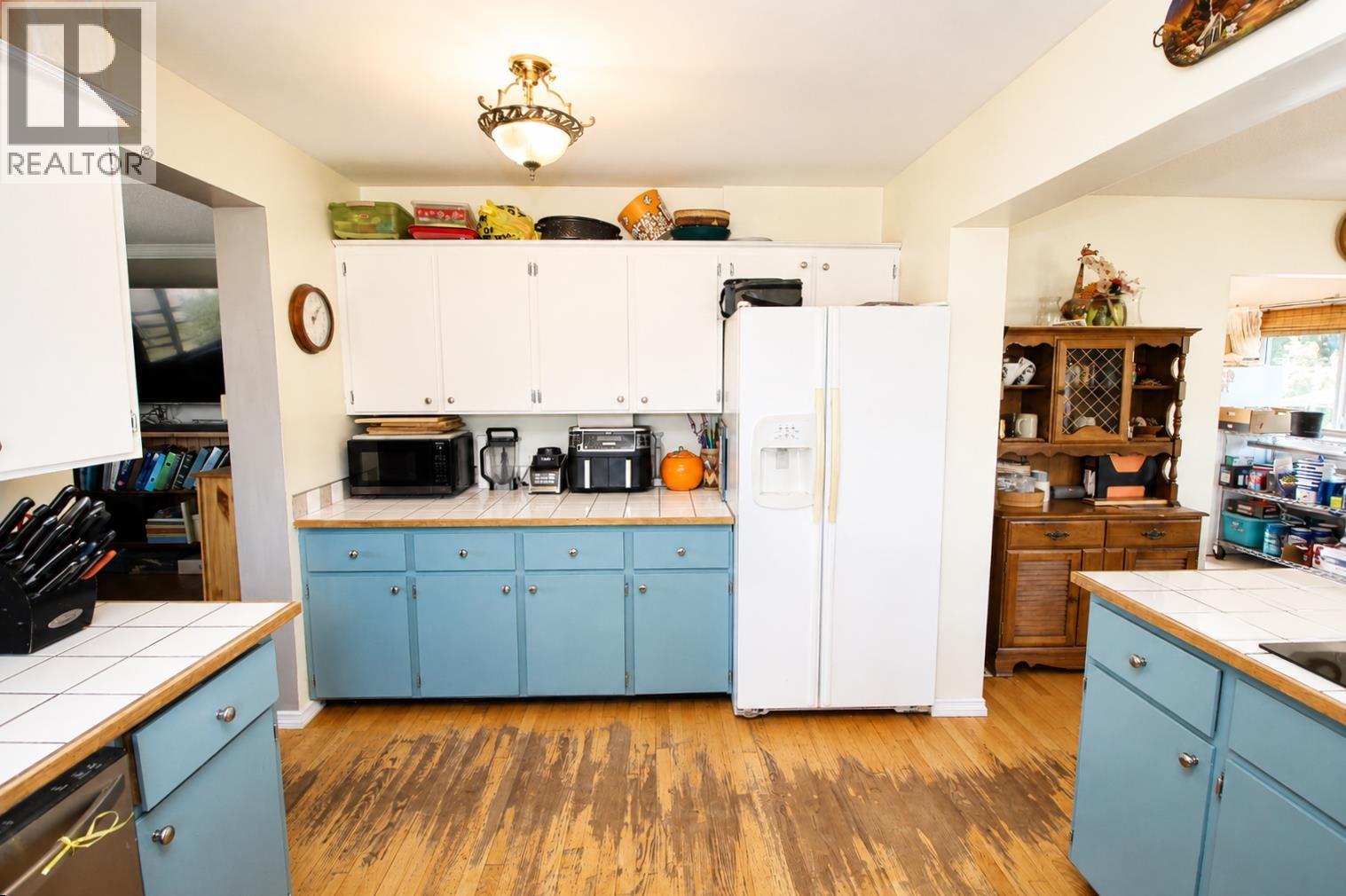 2585 DOMINION AVENUE - 12