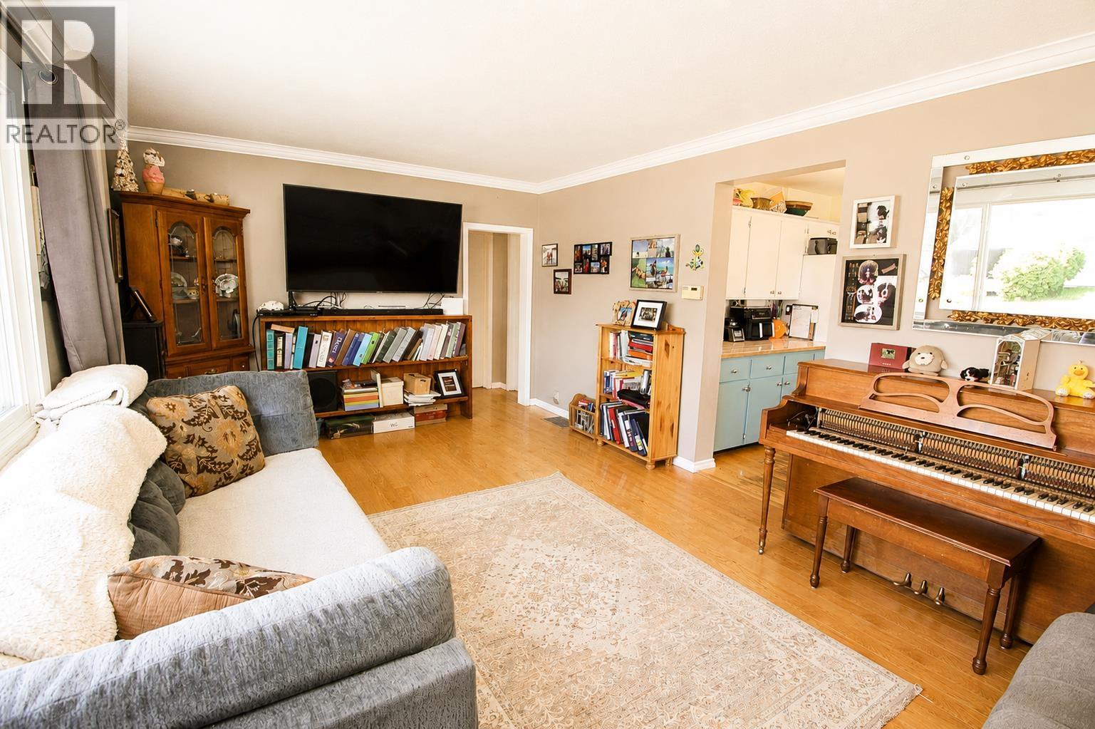 2585 DOMINION AVENUE - 5