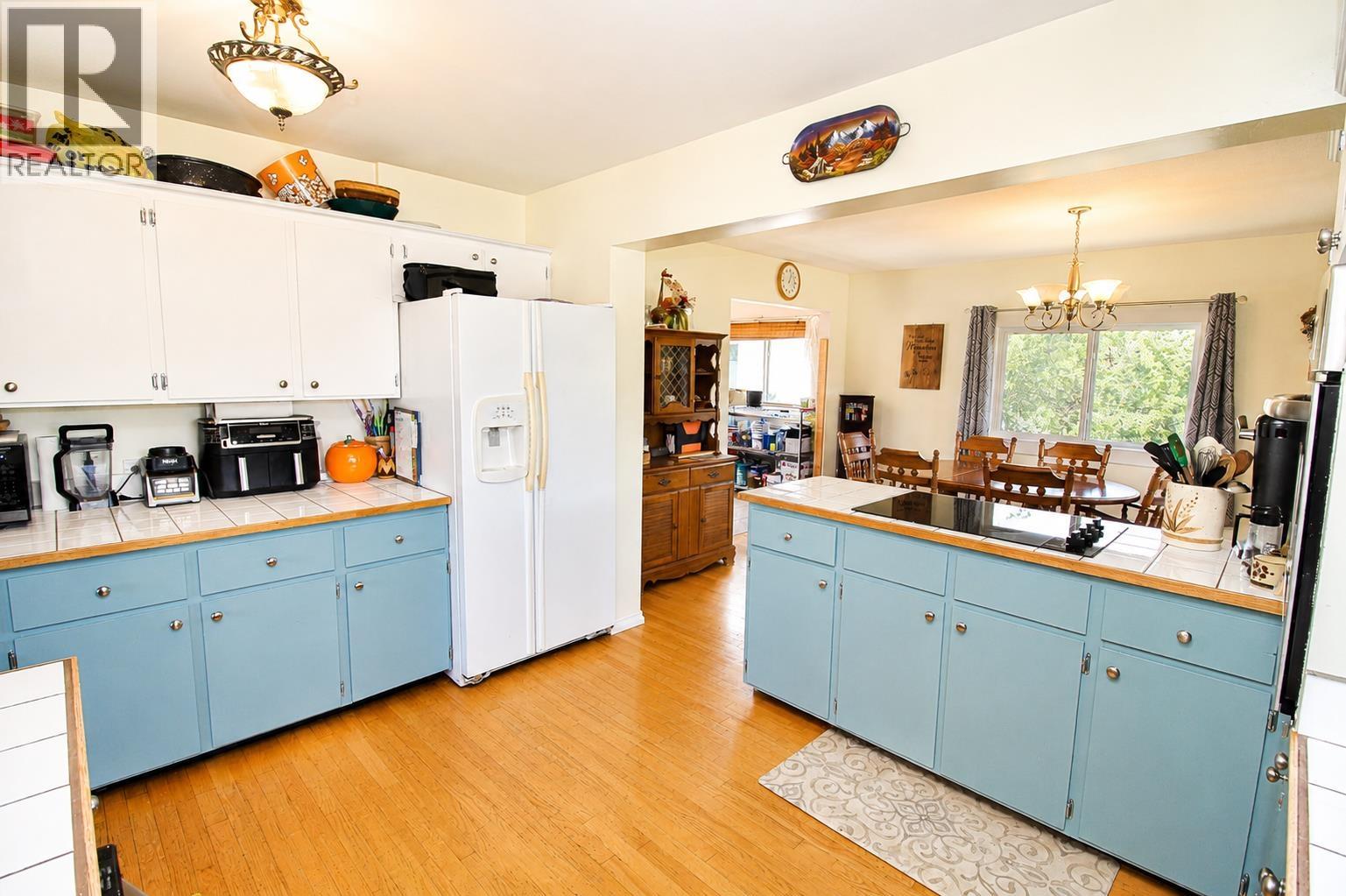 2585 DOMINION AVENUE - 11