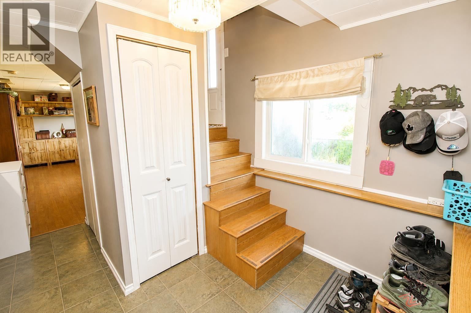 2585 DOMINION AVENUE - 23