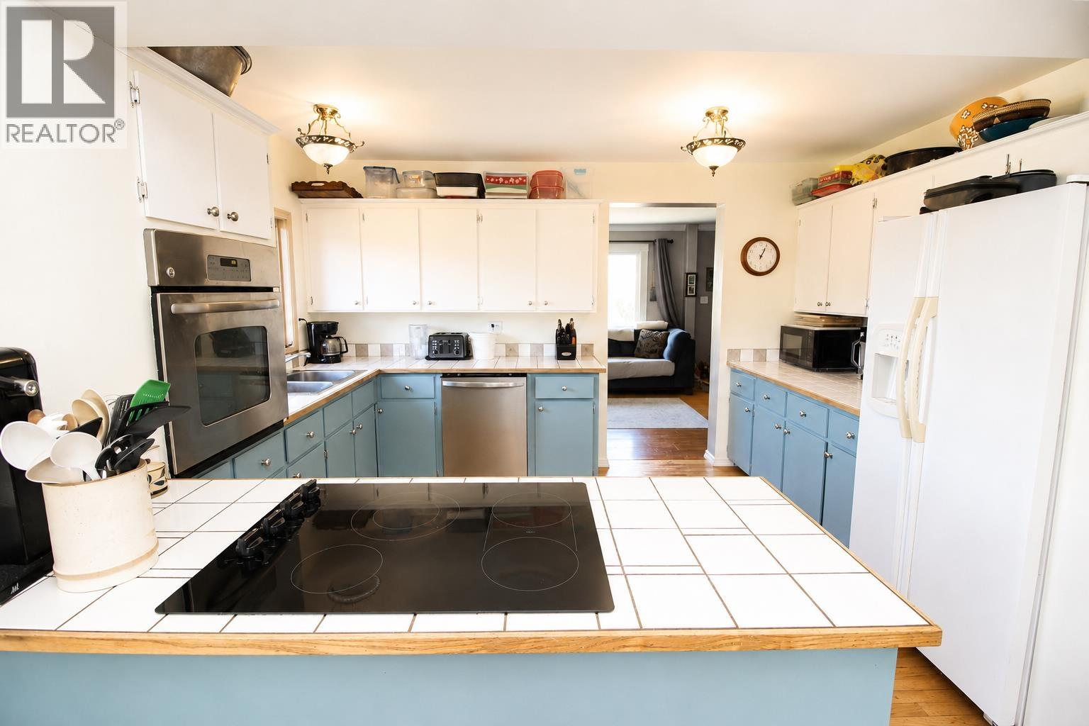 2585 DOMINION AVENUE - 13