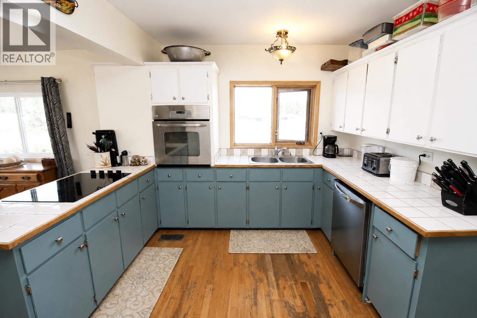 2585 DOMINION AVENUE - 8
