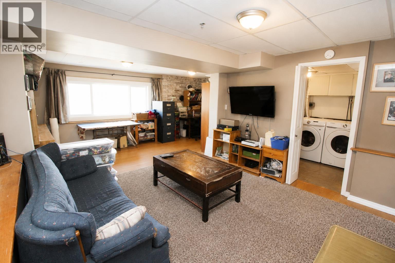 2585 DOMINION AVENUE - 24
