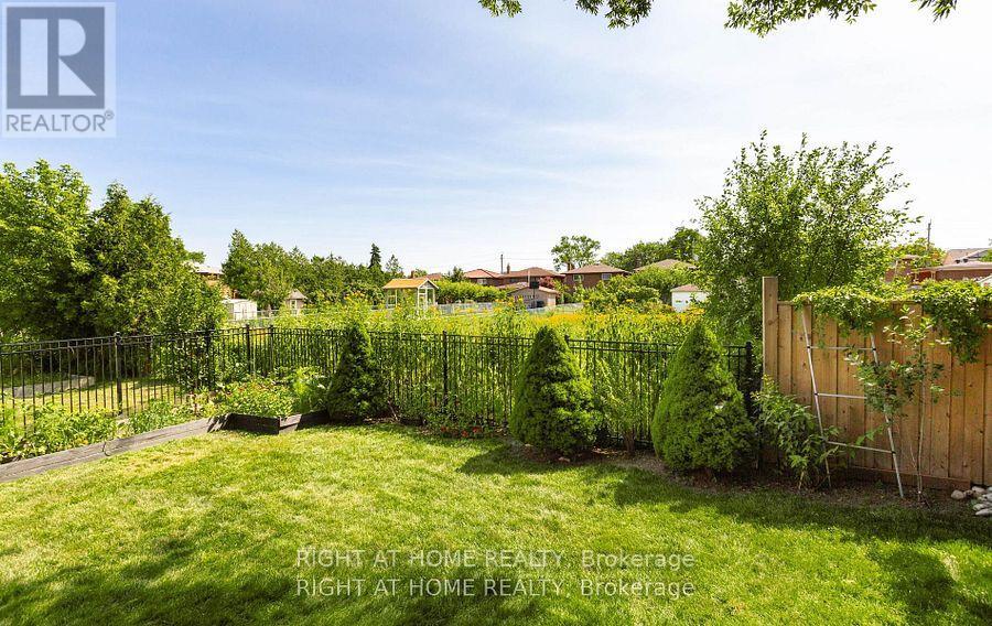 1220 MEREDITH AVENUE - 41