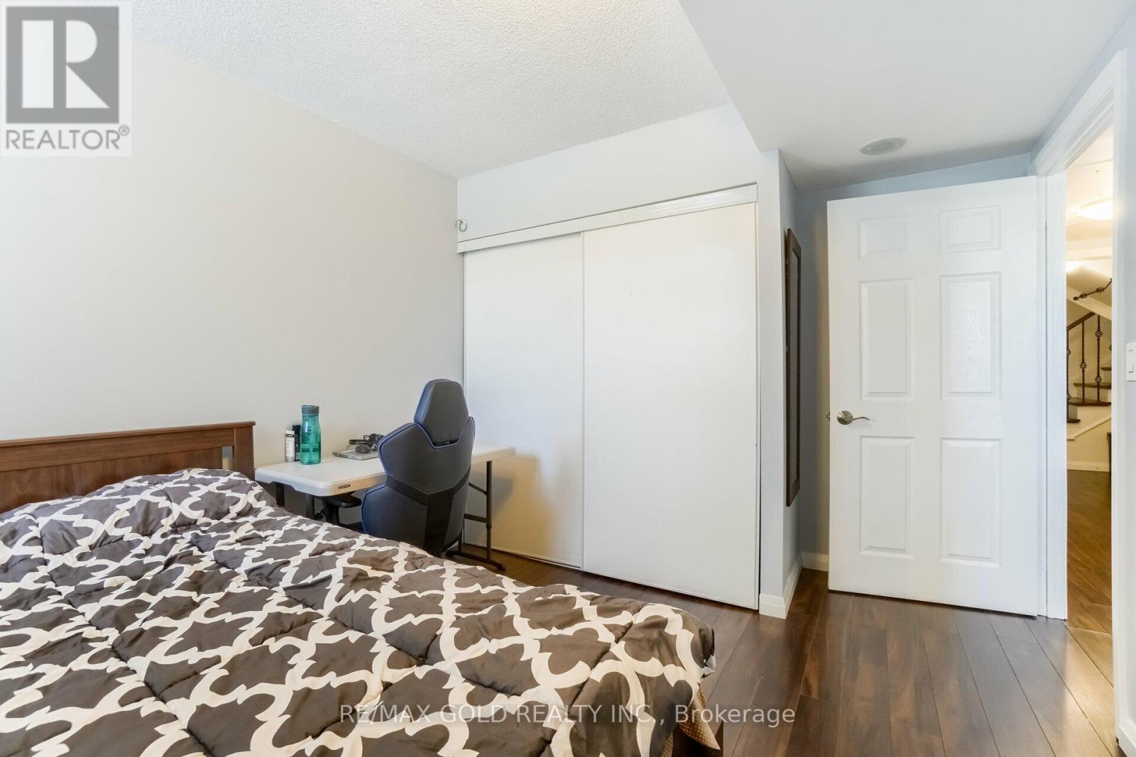 #102 220 FORUM DRIVE - 19