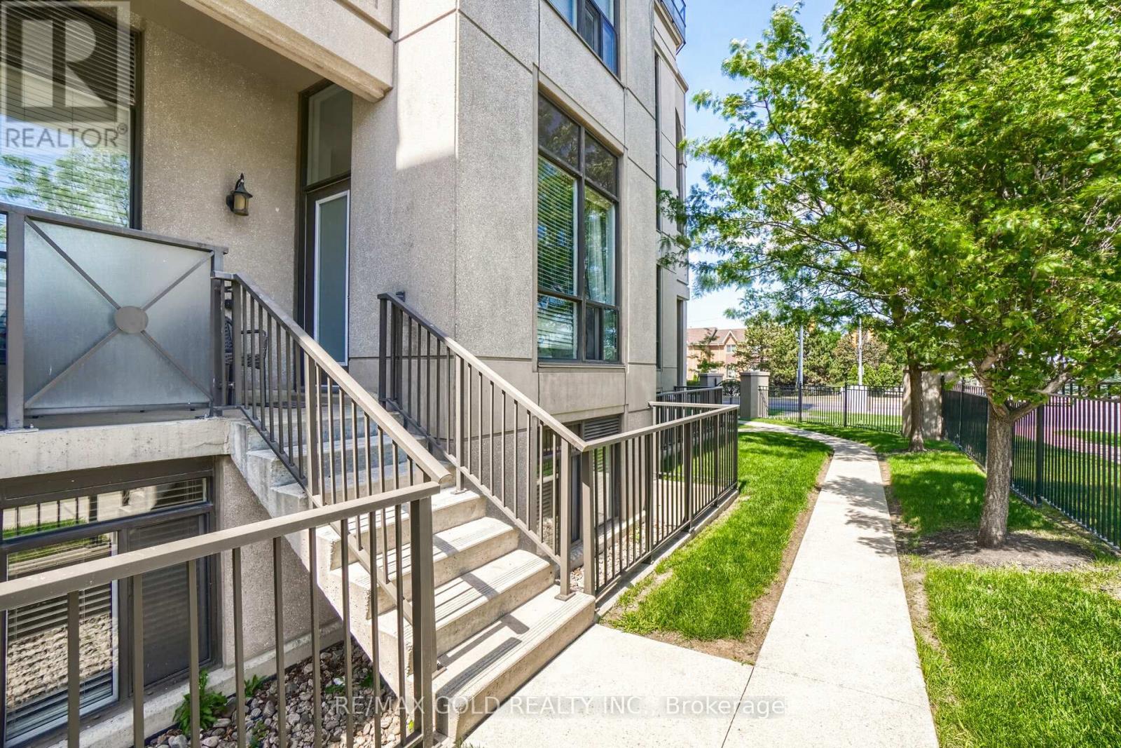 #102 220 FORUM DRIVE - 23