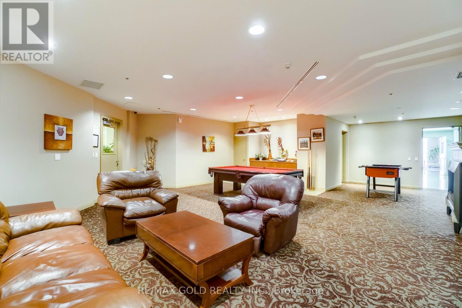 #102 220 FORUM DRIVE - 27