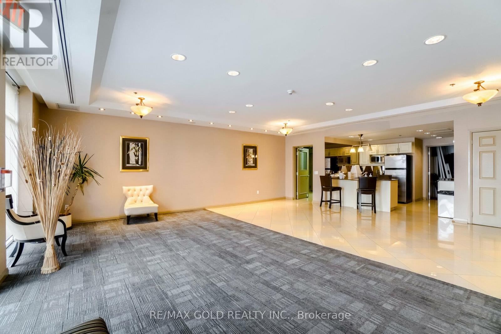 #102 220 FORUM DRIVE - 30