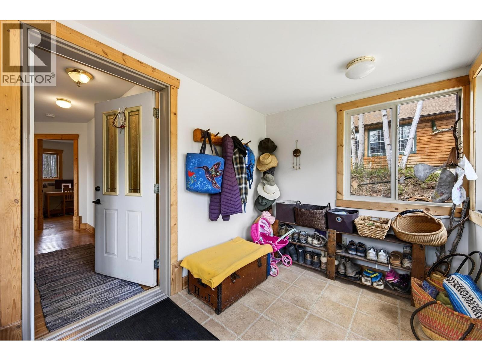 2487 SEWARD RD - 10