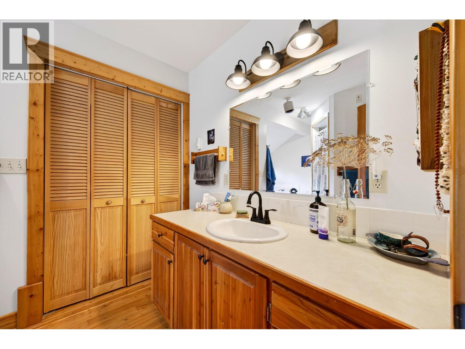 2487 SEWARD RD - 32