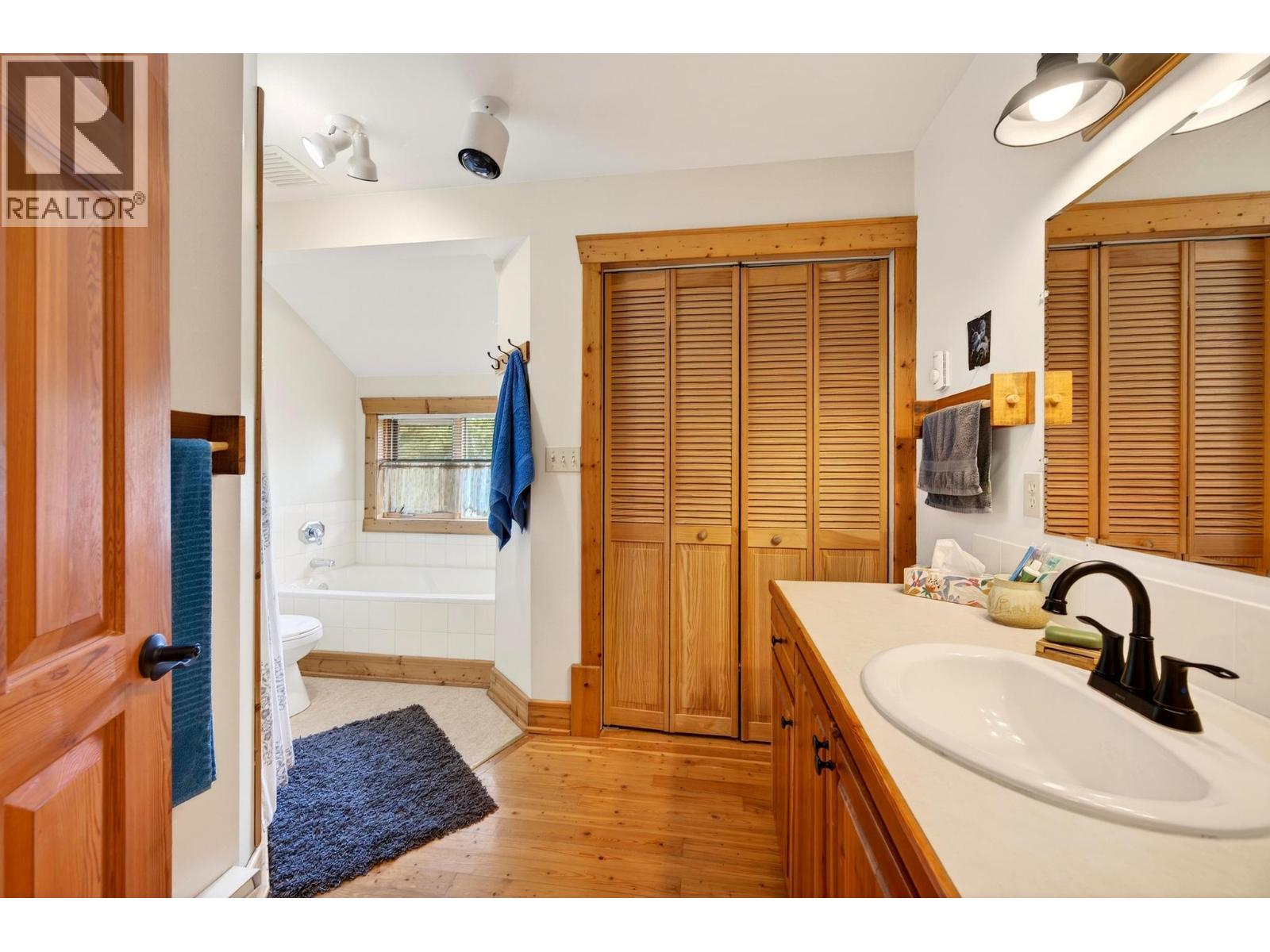 2487 SEWARD RD - 33