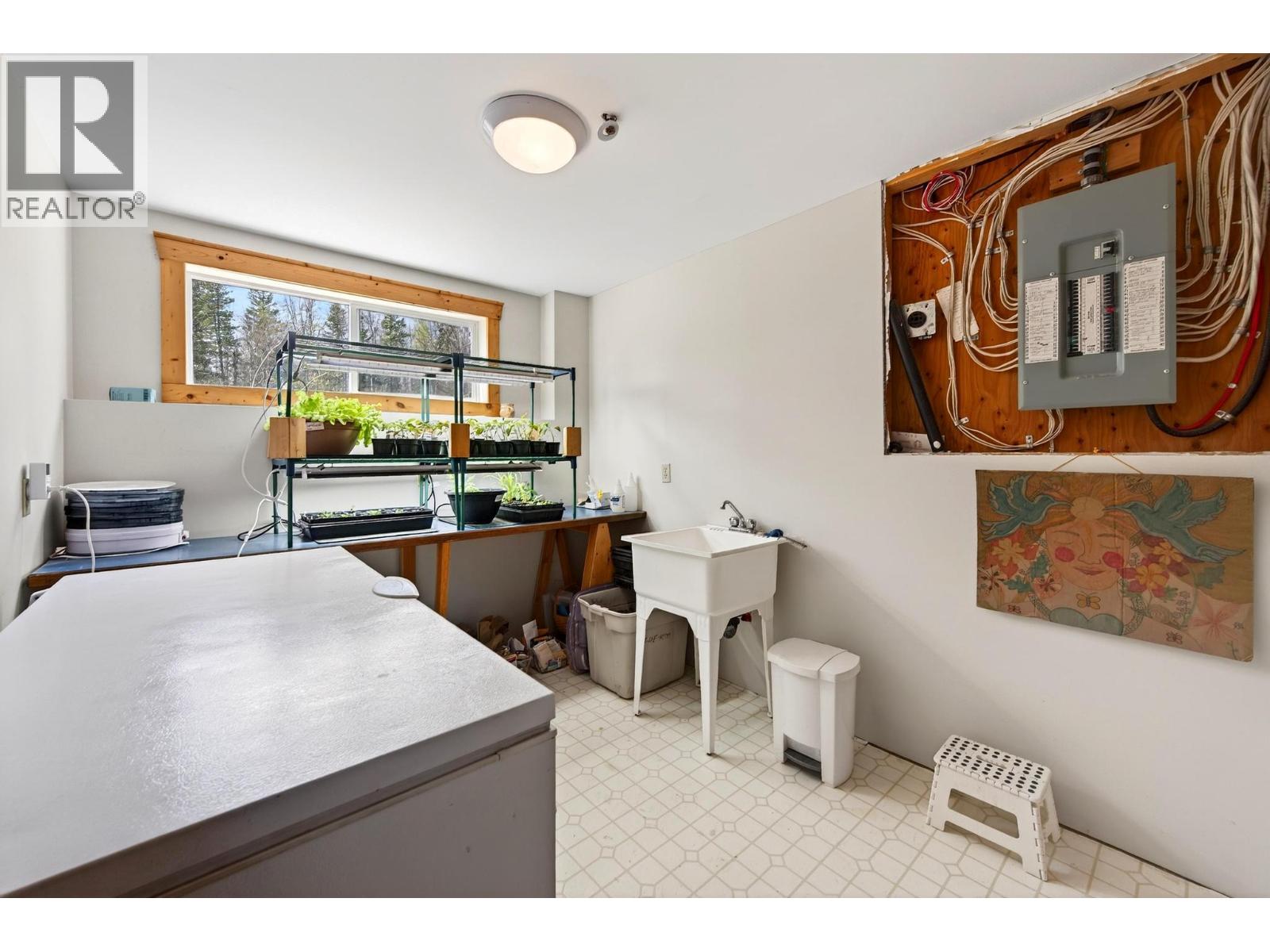 2487 SEWARD RD - 48