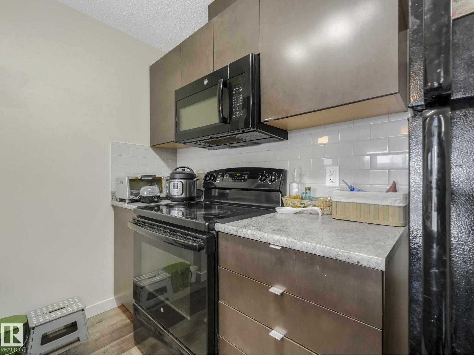 #212 508 ALBANY WY NW - 10