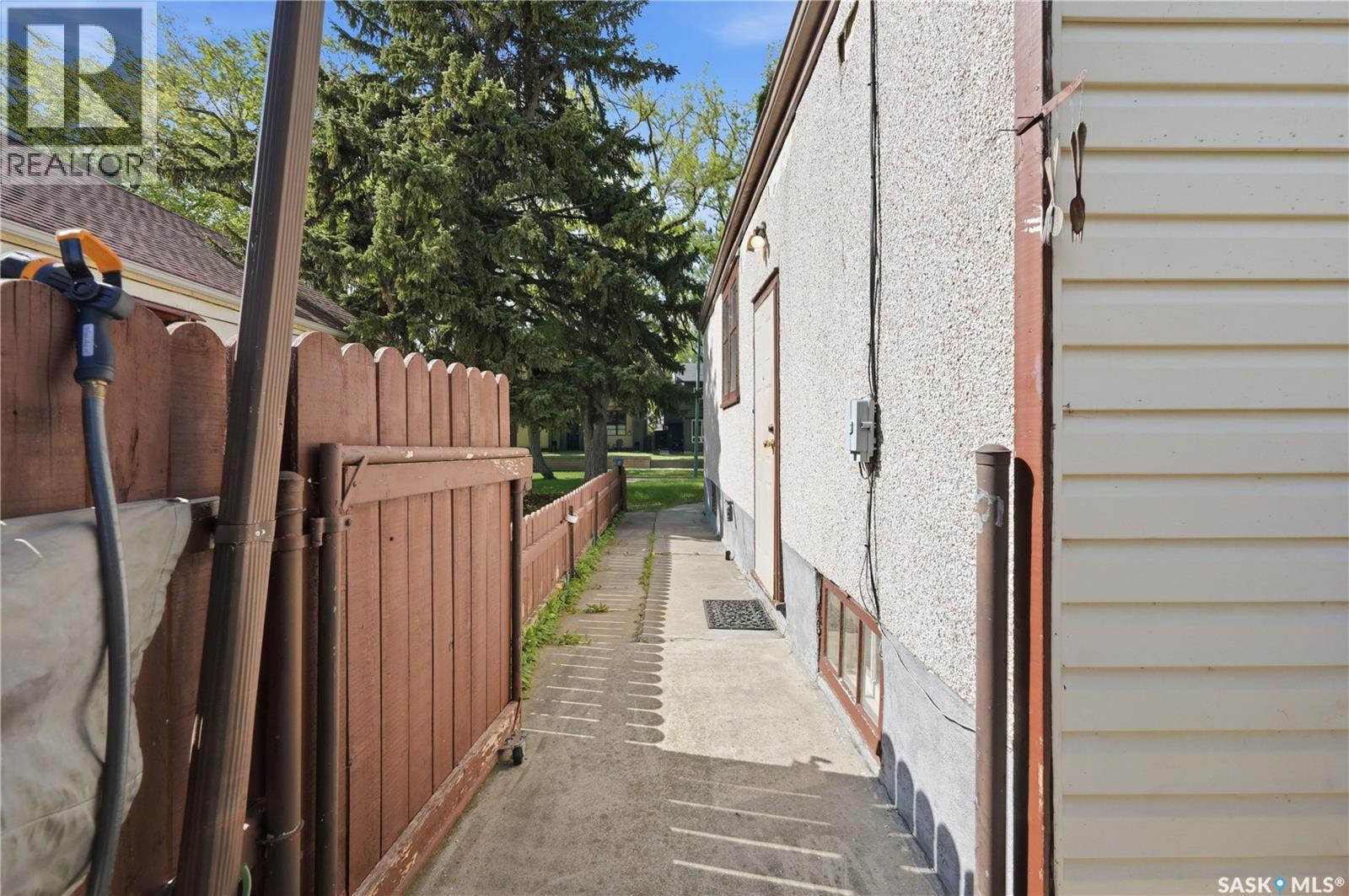 525 5th STREET E - 24