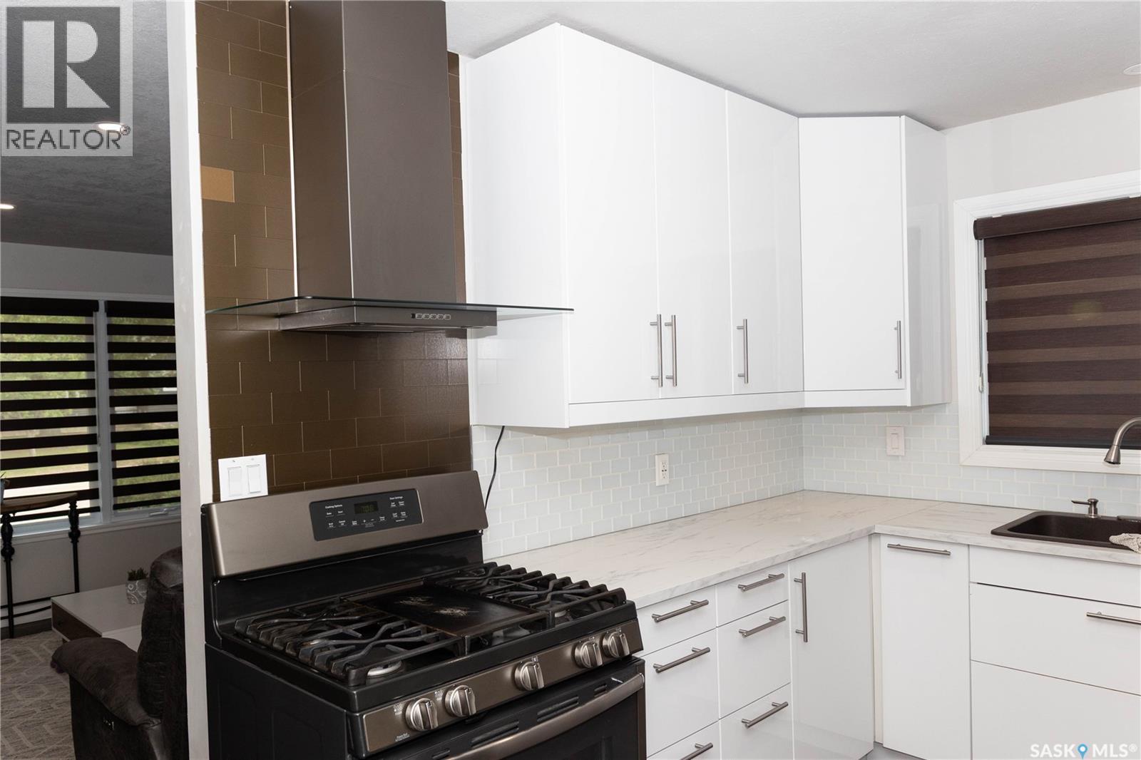 600 5TH AVENUE W - 12
