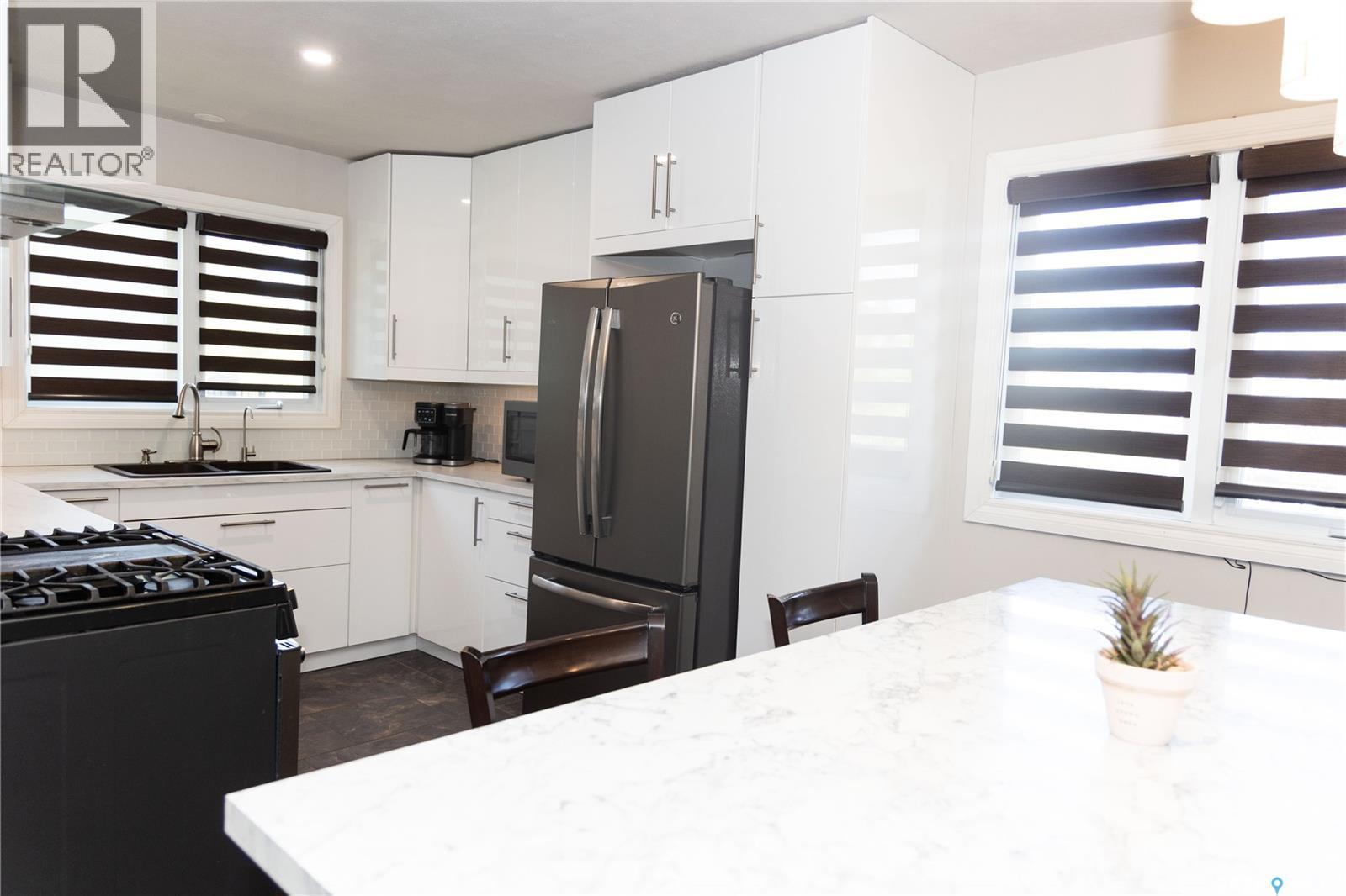600 5TH AVENUE W - 13