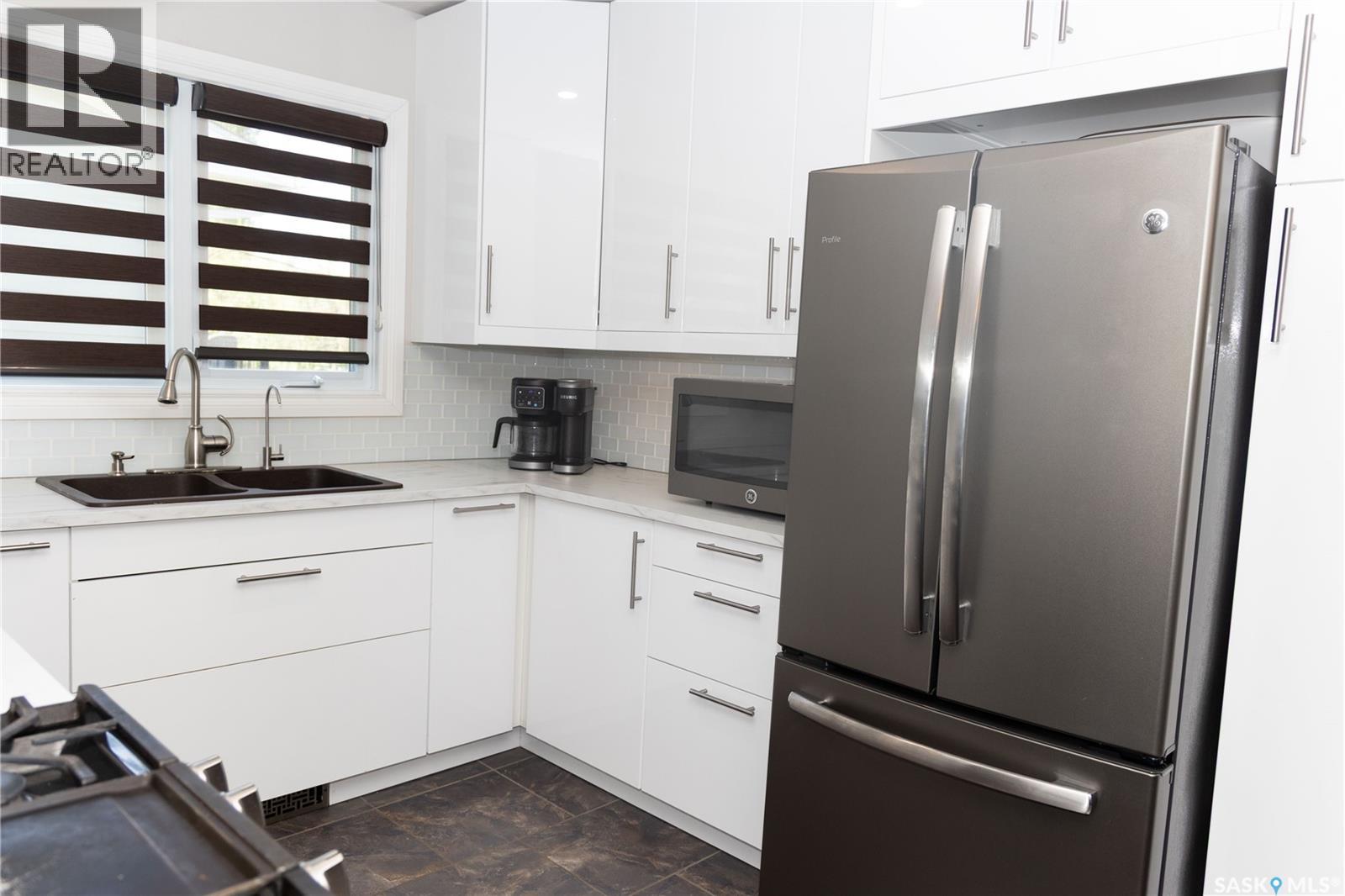 600 5TH AVENUE W - 20