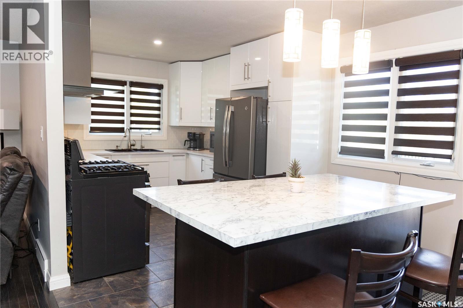 600 5TH AVENUE W - 21