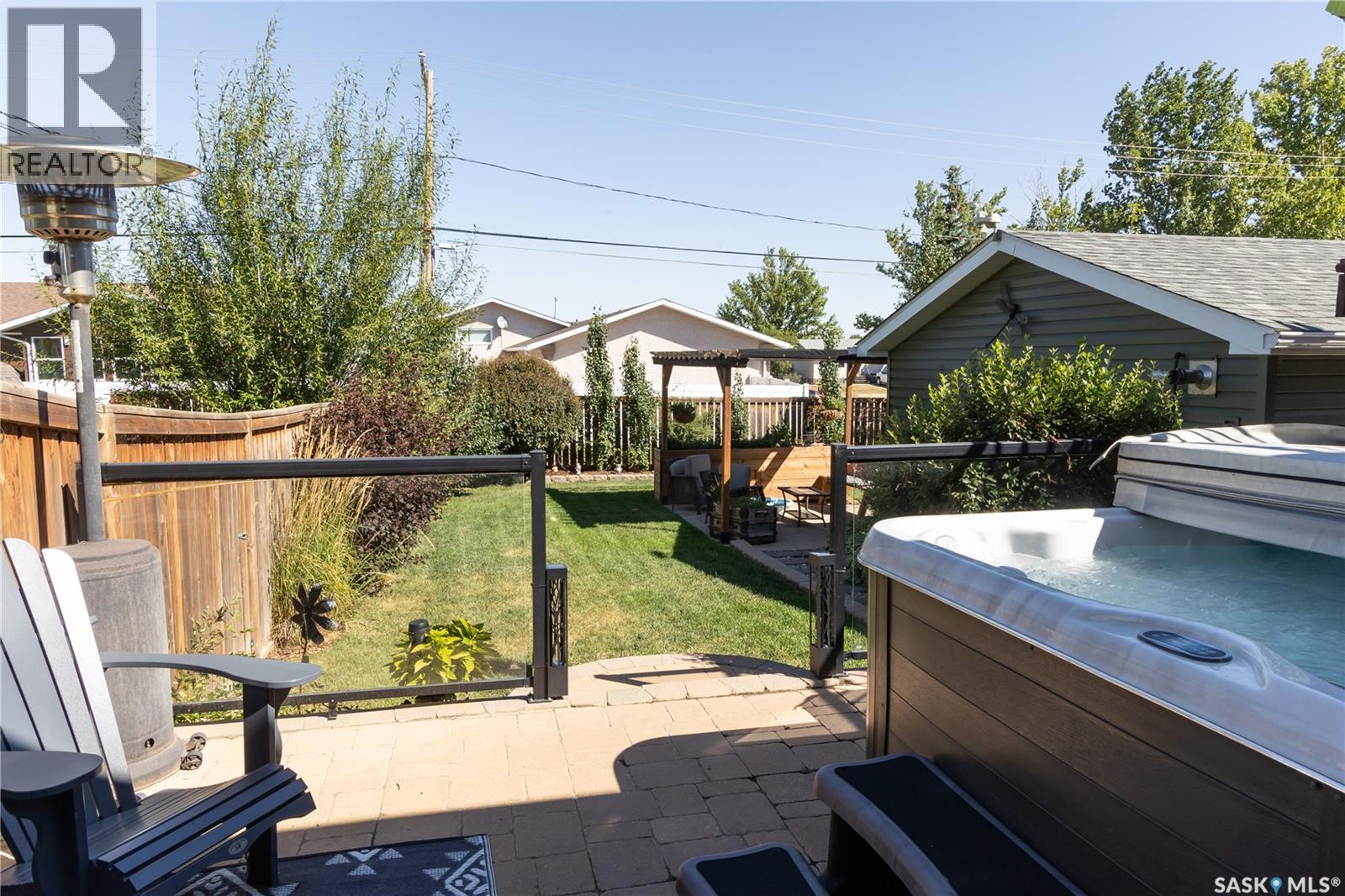 600 5TH AVENUE W - 52