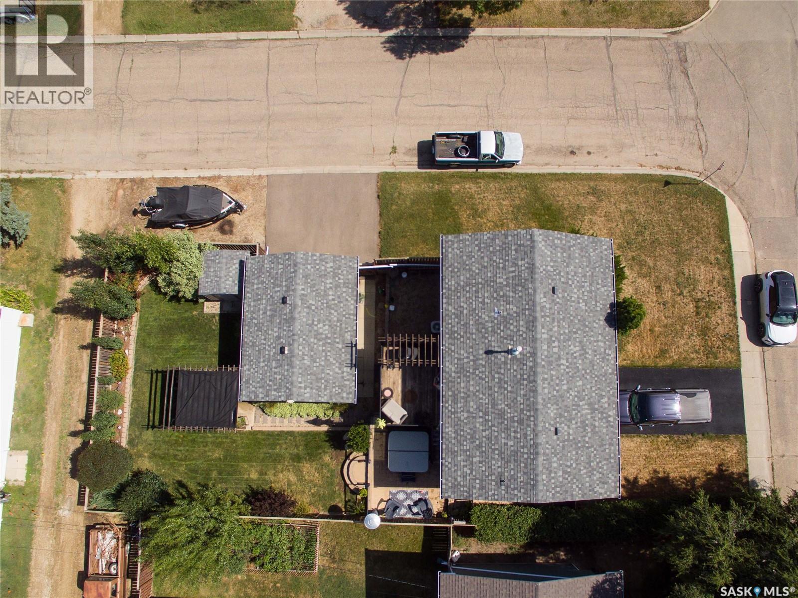 600 5TH AVENUE W - 64