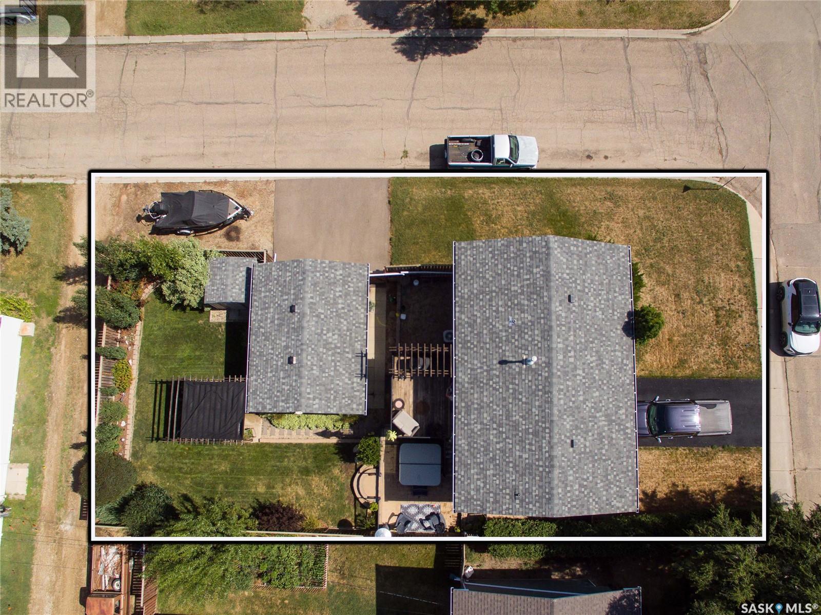 600 5TH AVENUE W - 65