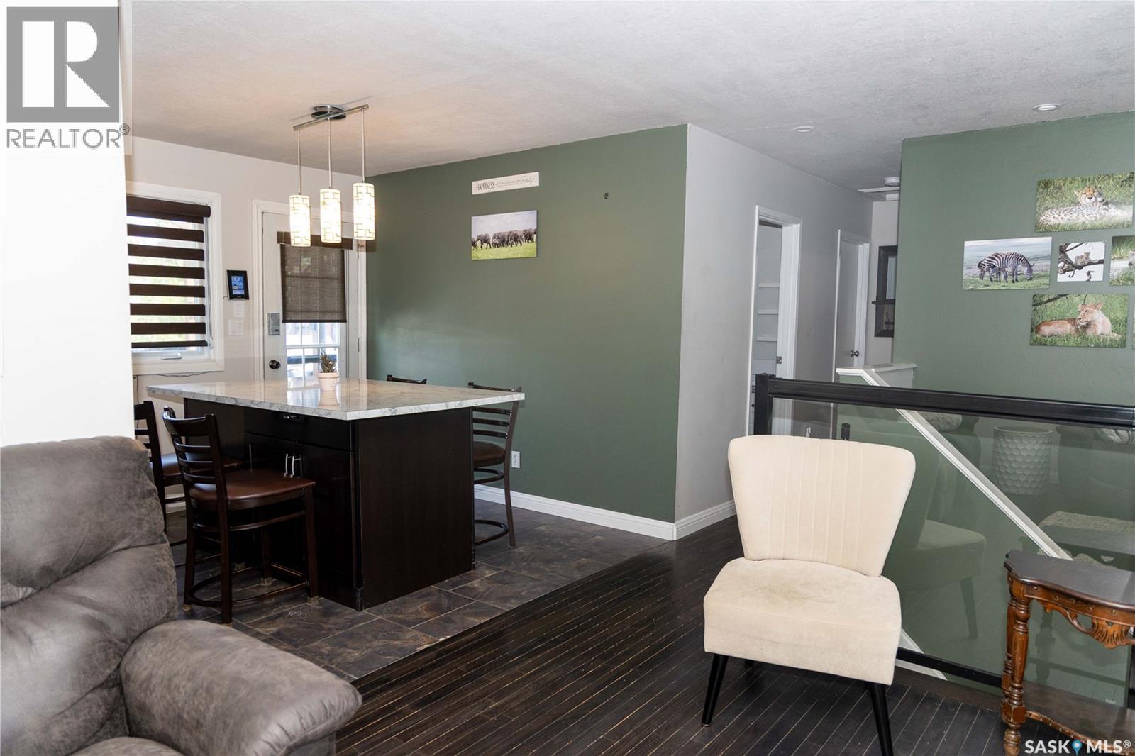600 5TH AVENUE W - 9