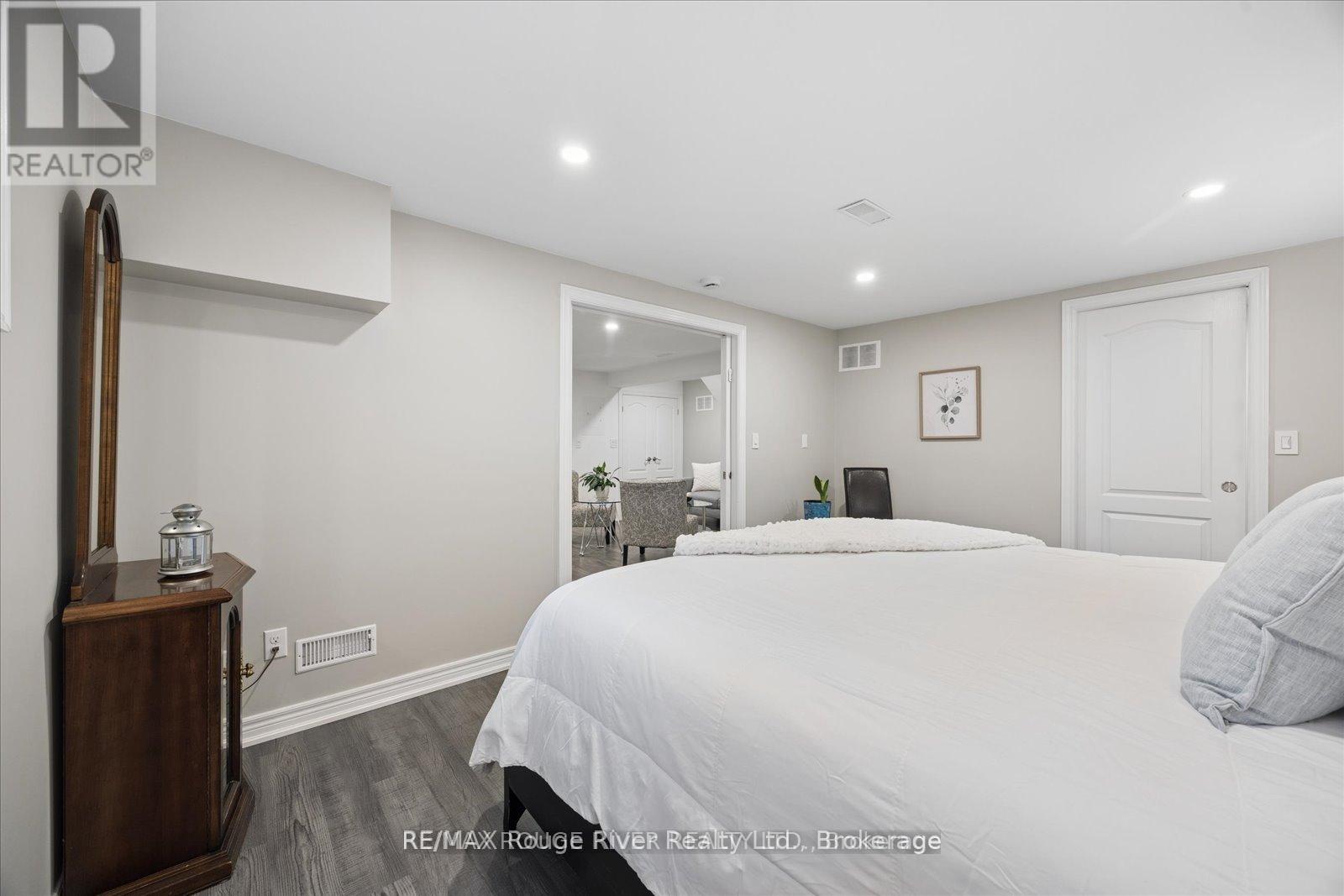 137 PRINGLE DRIVE - 38