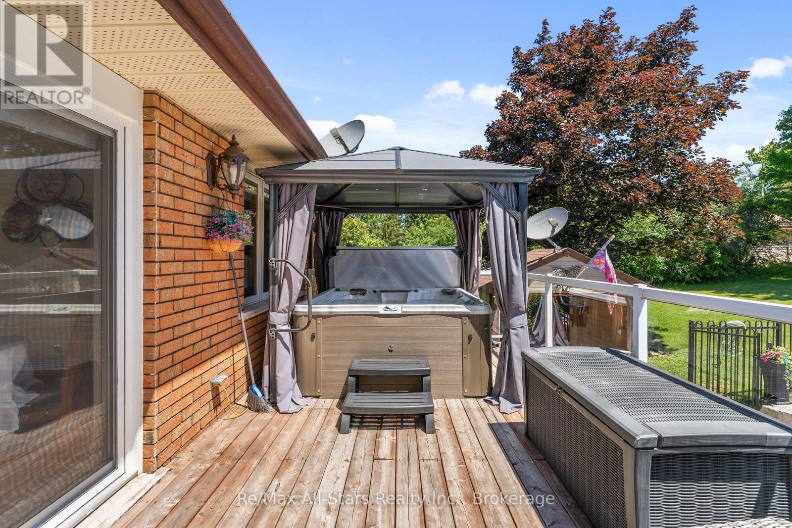 54 BLUEWATER AVENUE - 31